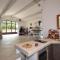 2 Bedroom Stunning Home In Apt