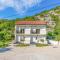 6 Bedroom Stunning Home In Lukovo
