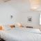 Amazing Home In Ceret With Wifi