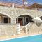 Beautiful Home In Astros Peleponese With Outdoor Swimming Pool - Koútroufa