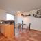 Cozy Apartment In Bonnieux With Kitchen