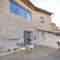 Cozy Apartment In Bonnieux With Kitchen