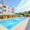 Stunning Apartment In Cavallino-treporti With Outdoor Swimming Pool