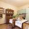 8 Bedroom Awesome Home In Arezzo Ar - Antria