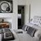 *Hidden Gem* Stylish apartment* Walk to beach - 托基
