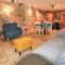 2 Bedroom Amazing Home In Apt