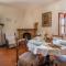 3 Bedroom Cozy Apartment In Capalbio Scalo