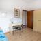 3 Bedroom Cozy Apartment In Capalbio Scalo