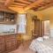 2 Bedroom Awesome Apartment In Castiglione D,lago Pg - Strada