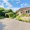 Bijou Abode- bungalow- free private parking and secure cabin