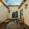 Central Coziness - Steps from Chicos Hub