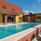 Amazing Home In Repusnica With Outdoor Swimming Pool - Repušnica