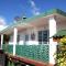 Panchos Paradise - Rainforest Guesthouse with Pool, Gazebo and View