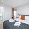 JOIVY Modern 4 bed flat with communal courtyard in Angel, East London - Лондон