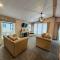 Waters Edge Lodge with Hot Tub