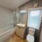 Waters Edge Lodge with Hot Tub