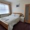 Friars Walk houses with 2 bedrooms, 2 bathrooms, fast Wi-Fi and private parking - Sittingbourne