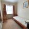 Friars Walk houses with 2 bedrooms, 2 bathrooms, fast Wi-Fi and private parking - Sittingbourne