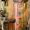Sunny apartment in heart of Nice Old Town
