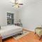 Stylish and Expansive 2BR Apt with Balcony - Buckingham 3 - Чикаго