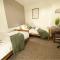黄金屋 -Walsall, M6 J10 - 7 beds, Sleeps 9, Super Wifi, Free Parking - Bescot