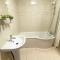 黄金屋 -Walsall, M6 J10 - 7 beds, Sleeps 9, Super Wifi, Free Parking - Bescot