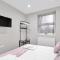 Crown Place 2 & 3 Bedroom Luxury Apts with Parking in Shepperton By 360Stays