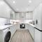 Crown Place 2 & 3 Bedroom Luxury Apts with Parking in Shepperton By 360Stays - Shepperton