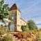 Renovated dovecot with pool in the vineyards near Bordeaux