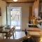 Apartment in Gelb, mit Balkon, Kamin, 50 Schritte zu Radweg, ideal for Long Stay, 4 Singles in Single Rooms