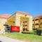 Ramada by Wyndham Ontario - أونتاريو