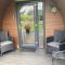 Robins Nest Glamping Pod with Hot Tub - كيث