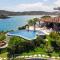 Cliffside Luxury Inn