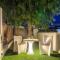 Sitges Spaces Garden Paradise 3 bedroom, 3 bathroom, huge PRIVATE garden-terrace, pool- sleeps up to 8 - Sitges