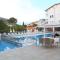 Catty Cats Garden Hotel