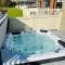 Bridgewater Lodge with Hot Tub