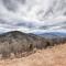 Scenic Hillside Cabin in Sylva with Hot Tub and Views! - 西尔瓦 Scenic Hillside Cabin in Sylva with Hot Tub and Views! - 西尔瓦