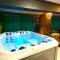 Ô Clair de Lune Chambres d'hôtes climatisées à Sarlat - parking privé - piscine chauffée - espace bien-être Jacuzzi et massages - Sarlat-la-Canéda