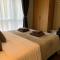 Modern Cosy Warm Home With Free Parking