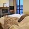 Apartament acollidor amb una gran llar de foc by RURAL DÀNEU