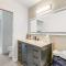 Newly Renovated Condo with SUP Paddle Boards and Golf Clubs Included