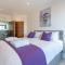 Central Penthouse with Hot Tub & Views 22