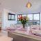 Central Penthouse with Hot Tub & Views 22