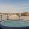 Central Penthouse with Hot Tub & Views 22