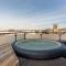 Central Penthouse with Hot Tub & Views 22