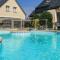 Awesome Home In Saint-germain-sur-ay With Heated Swimming Pool - 艾河畔圣日耳曼