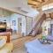 Airy Oceanfront Kailua-Kona Gem with Community Pool