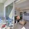 15th Floor Condo with Lanai, 2 Blocks to Beach!