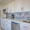 15th Floor Condo with Lanai, 2 Blocks to Beach!