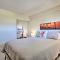 15th Floor Condo with Lanai, 2 Blocks to Beach!